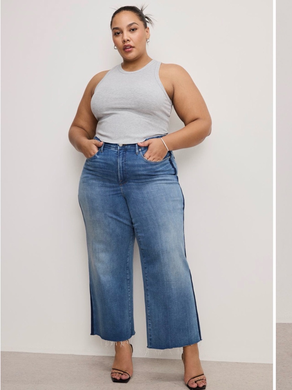 Good American Good Waist Side Stripe Frayed
Crop Palazzo Jeans size 15
